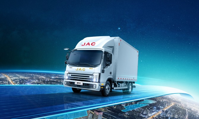 江淮1卡推出帅铃S6空气悬架新品，助力高效运输更可靠